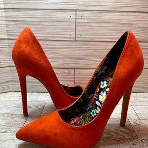 Shoe Republic LA Orange Suede High Heels Size 6